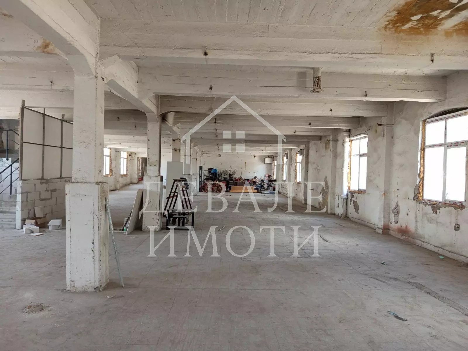 Industrial Premises Of 500 M²
