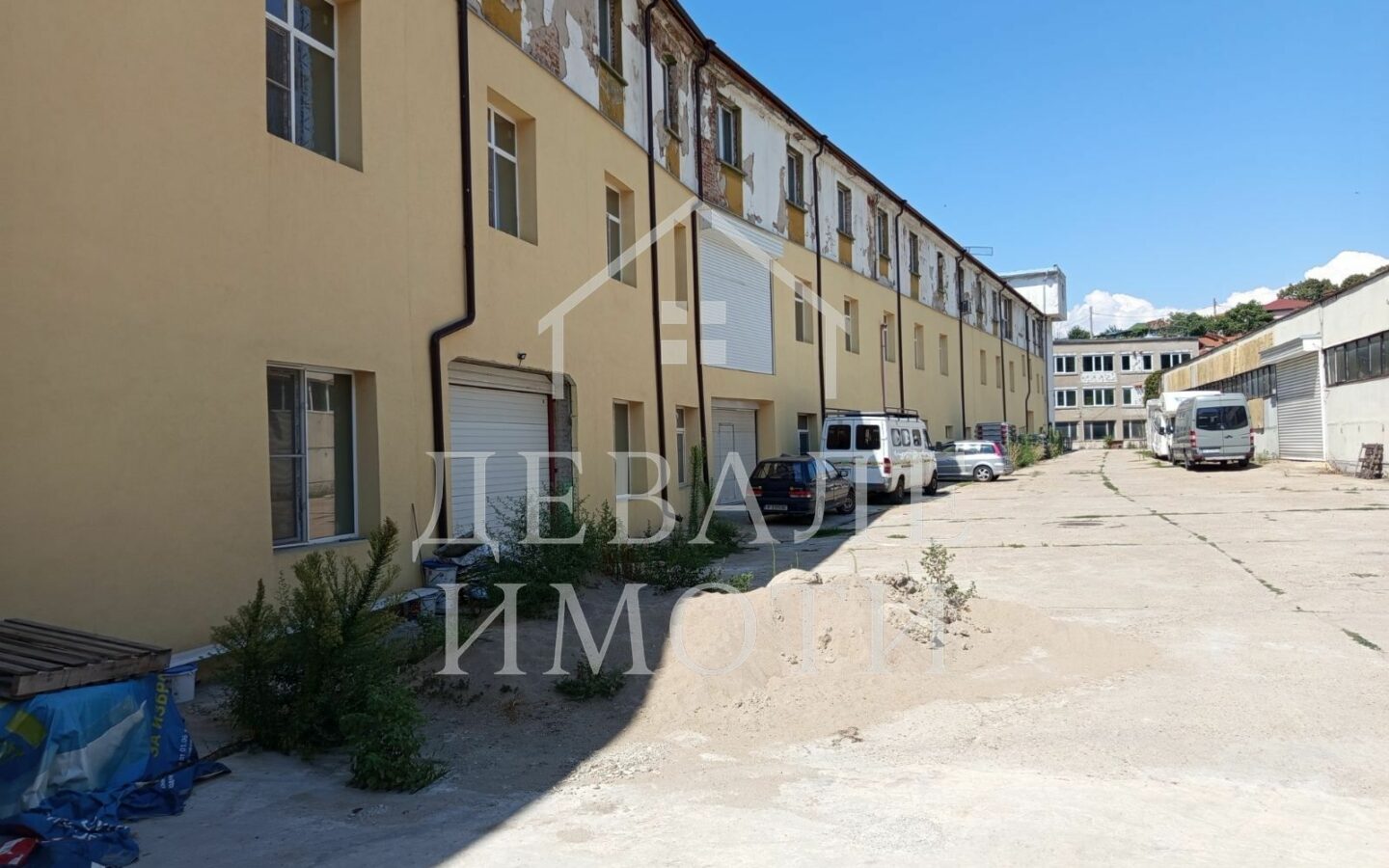 Industrial Premises Of 500 M²