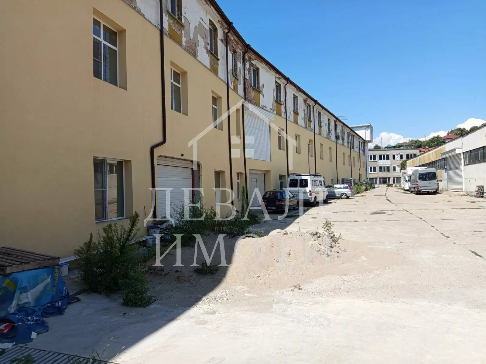 Industrial Premises Of 500 M²
