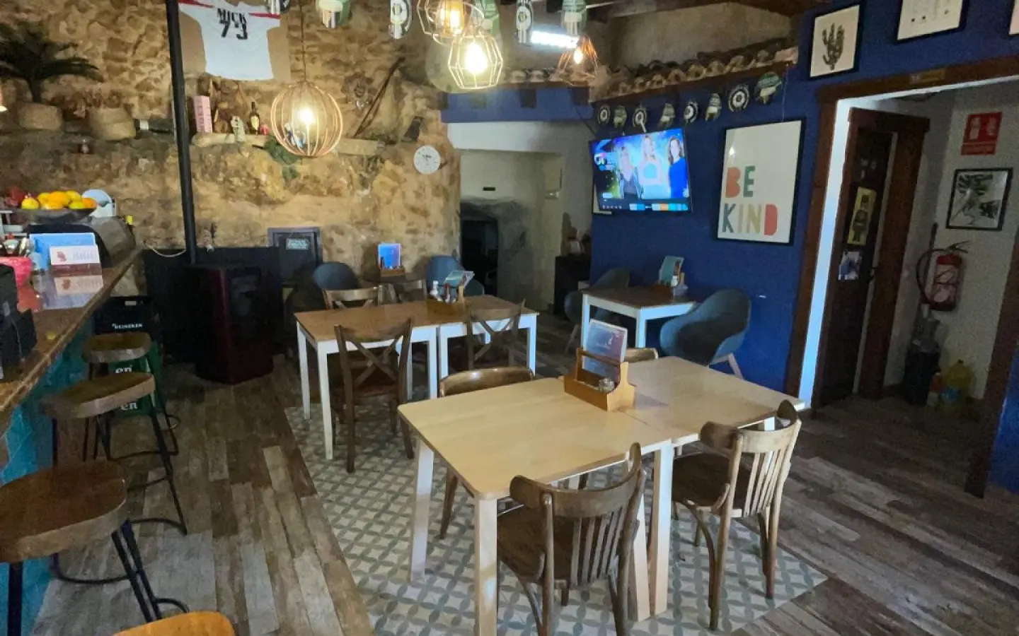 Commercial In Pinoso, Spain (160 M²)