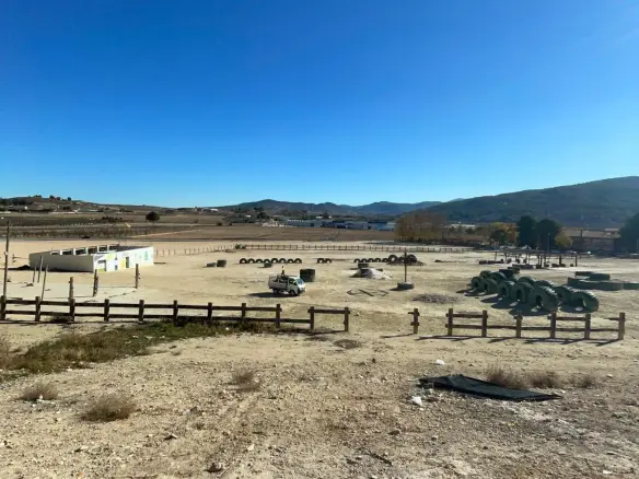 Commercial In Pinoso, Spain (160 M²)