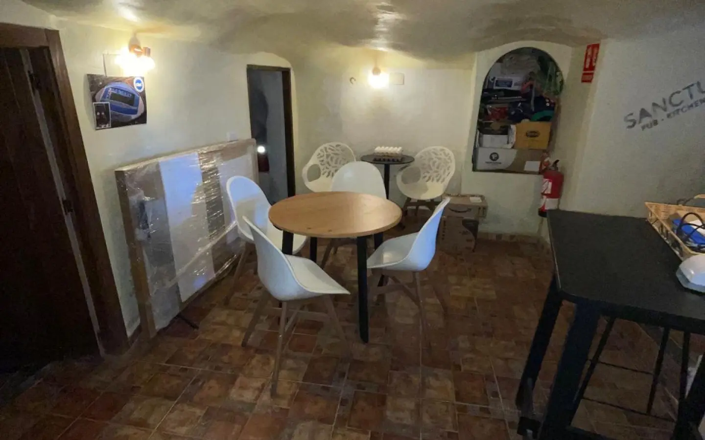 Commercial In Pinoso, Spain (160 M²)