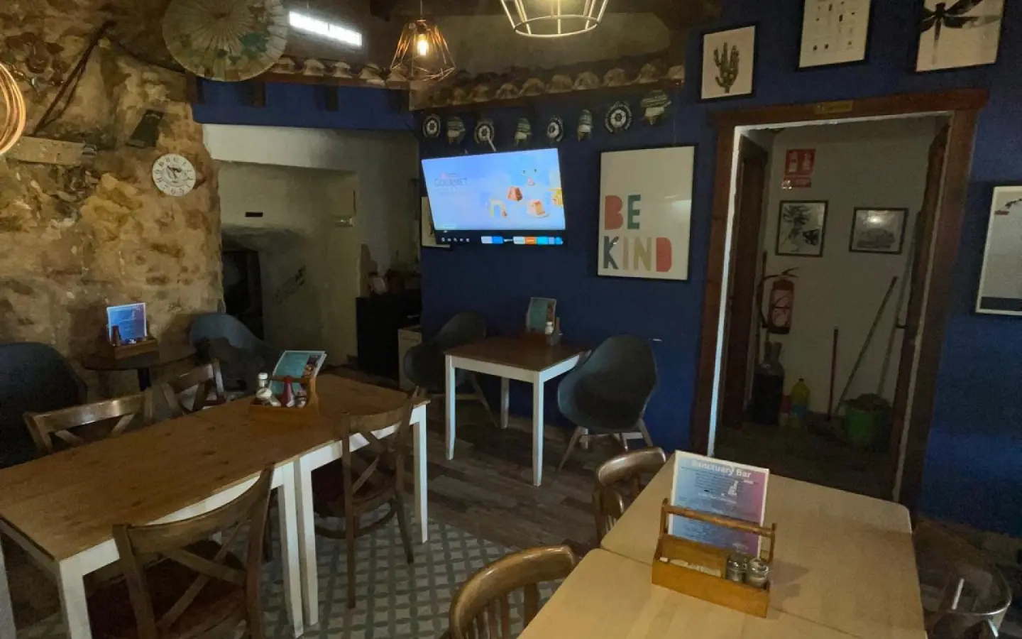 Commercial In Pinoso, Spain (160 M²)