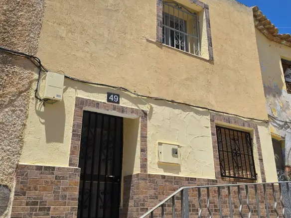 Townhouse Of 72 M² In Sax
