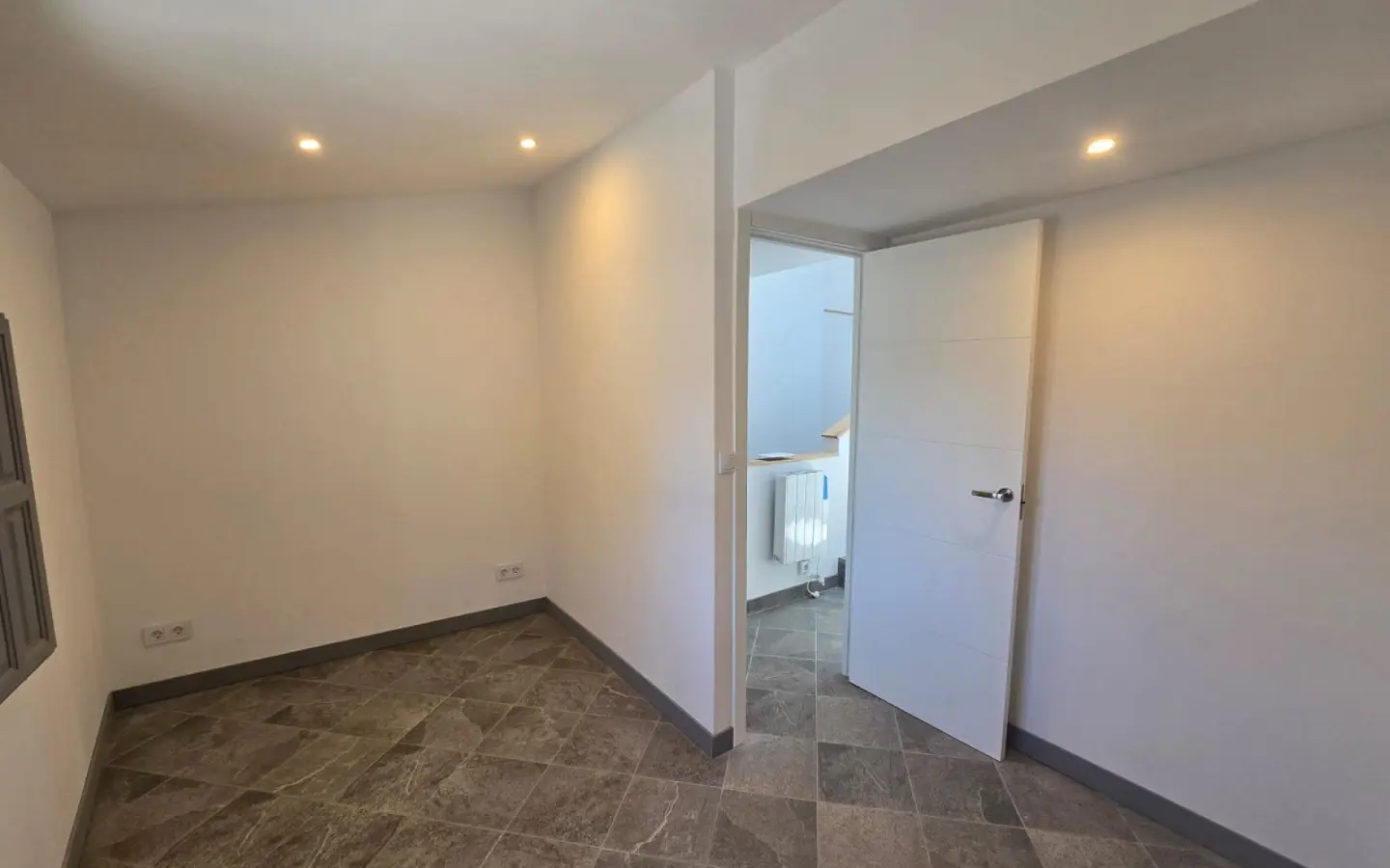 Townhouse Of 72 M² In Sax