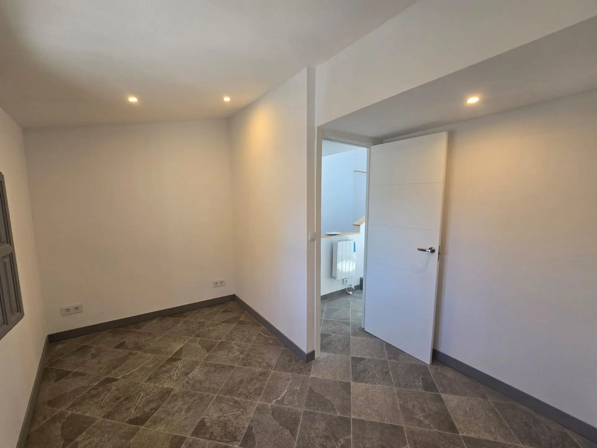 Townhouse Of 72 M² In Sax