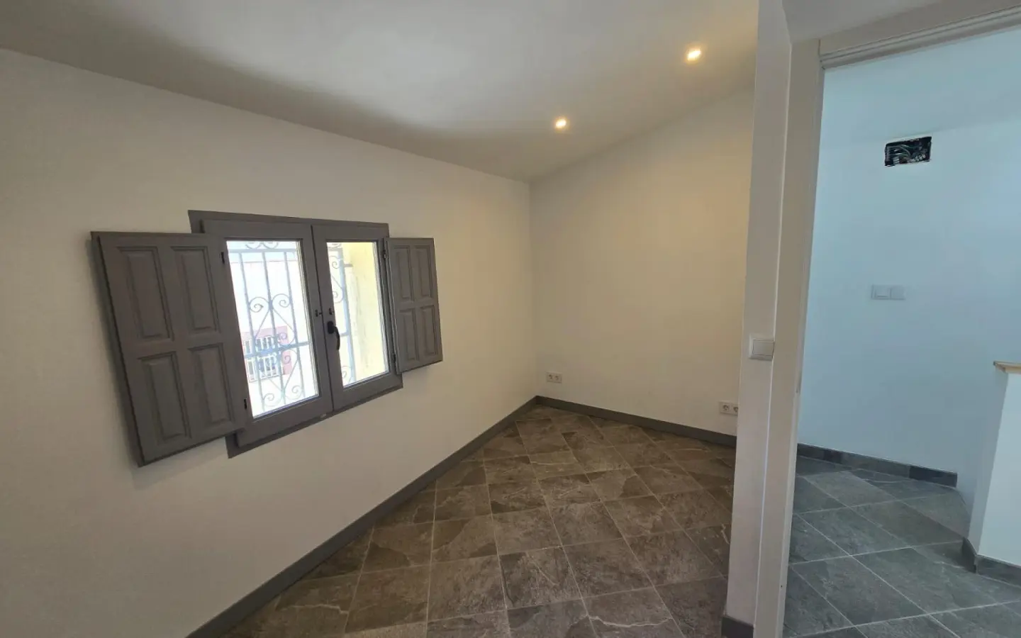 Townhouse Of 72 M² In Sax