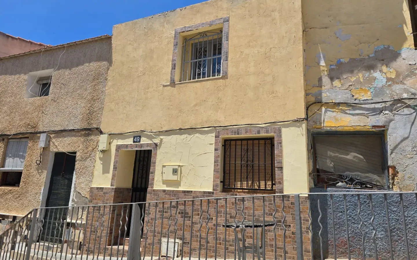 Townhouse Of 72 M² In Sax