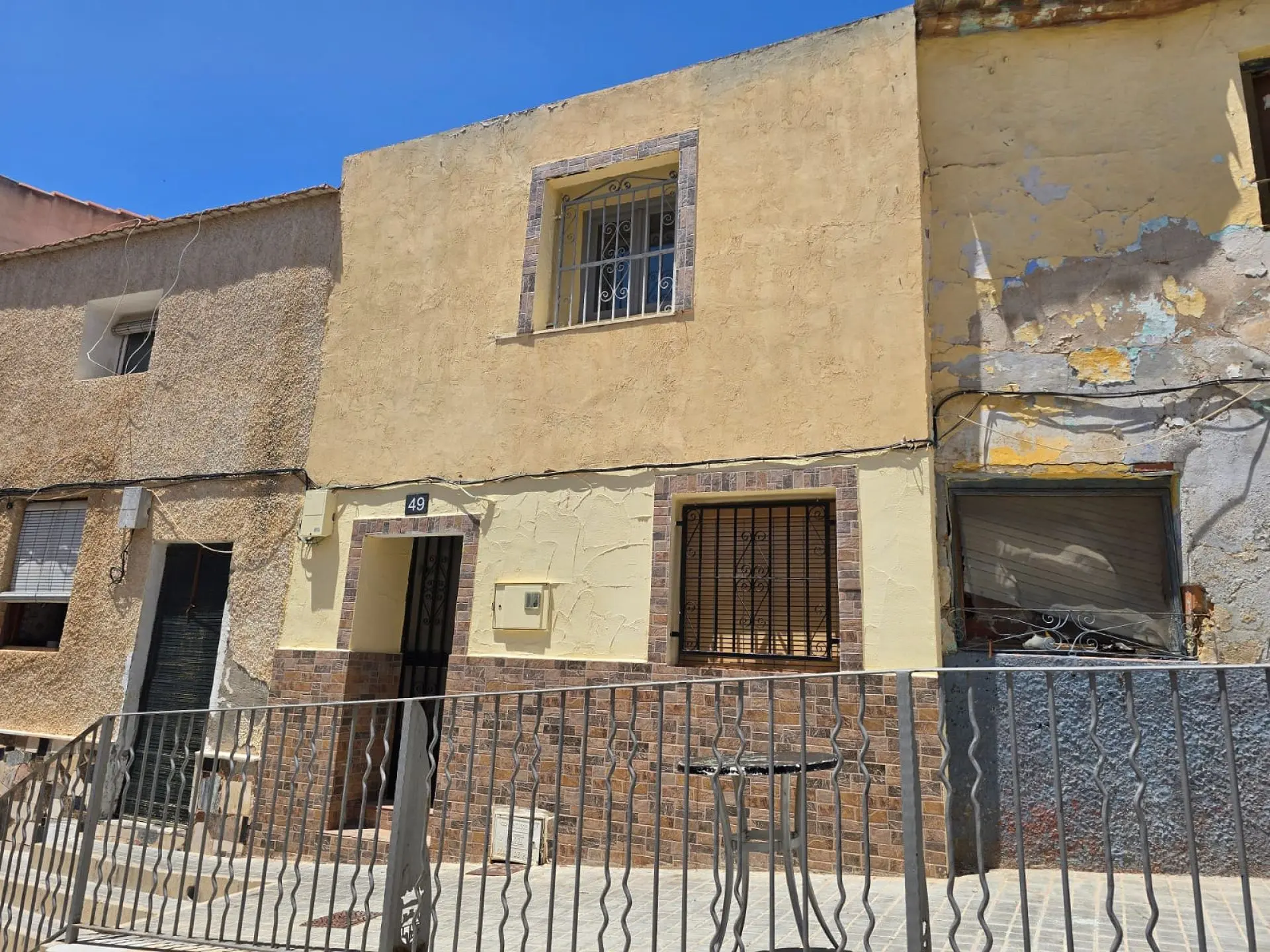 Townhouse Of 72 M² In Sax