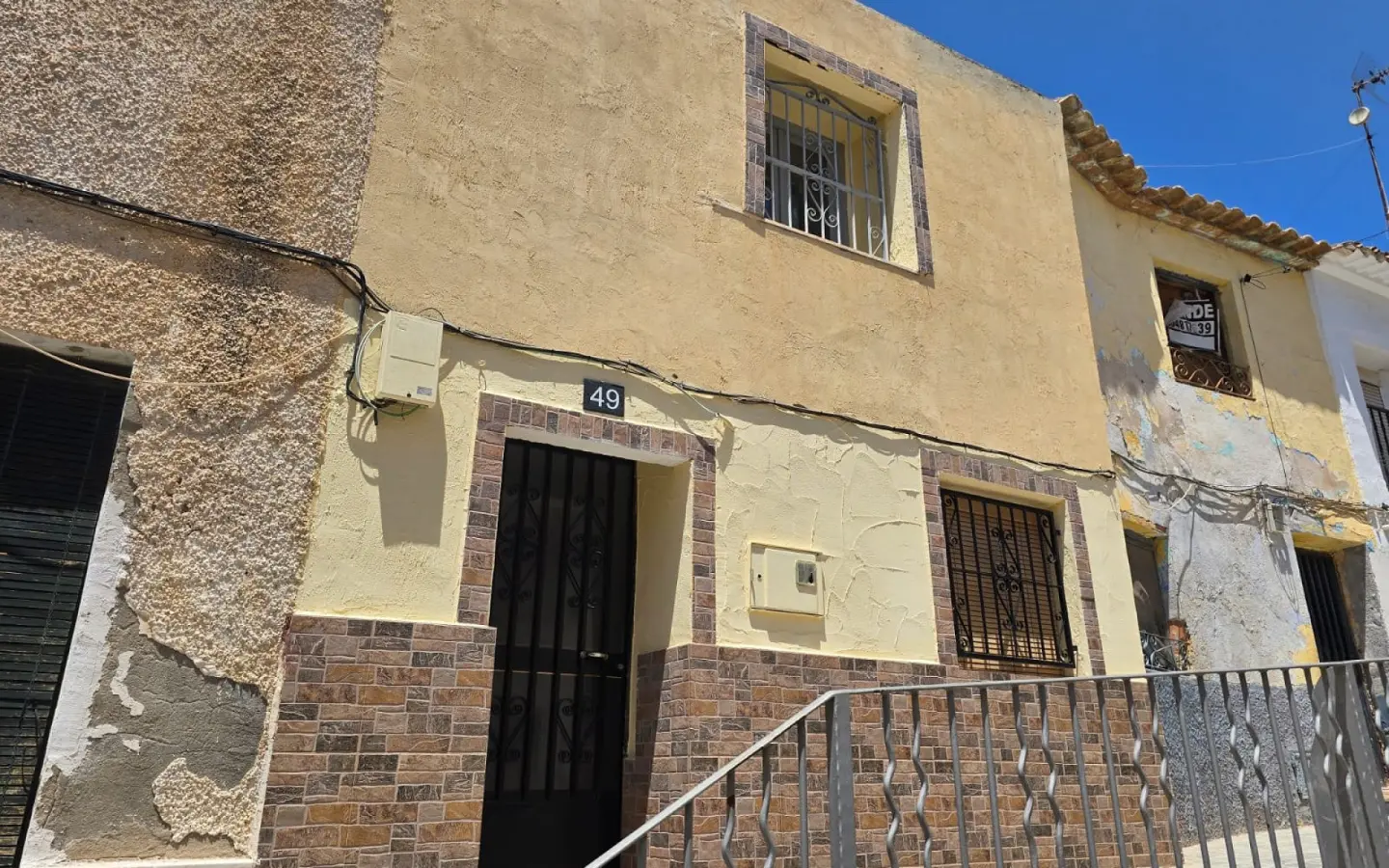 Townhouse Of 72 M² In Sax