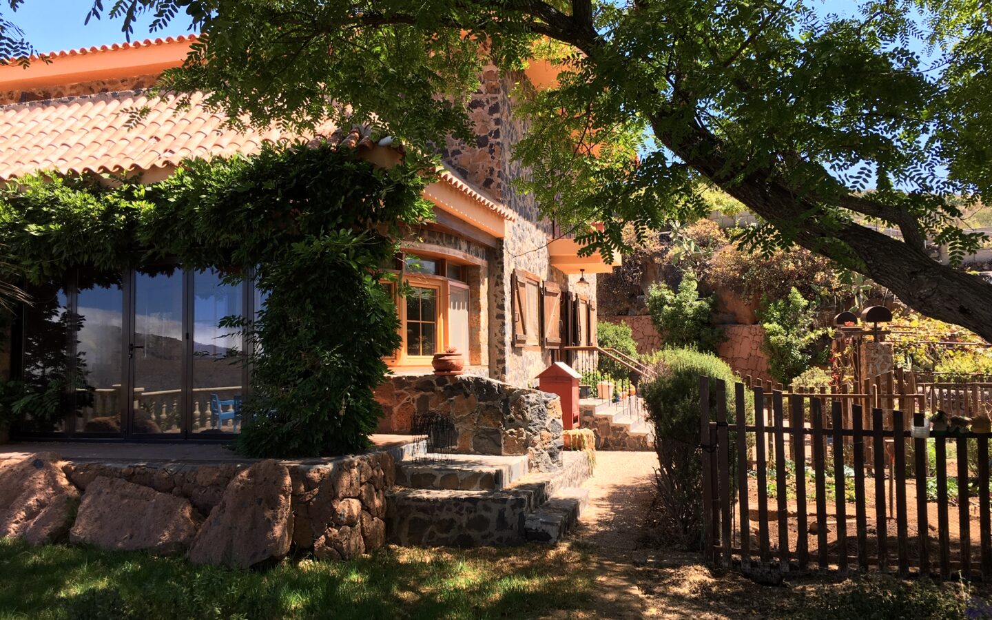 Country House Of 449 M² With Organic Vineyard, Guest Cottage & Sea Views In Tenerife