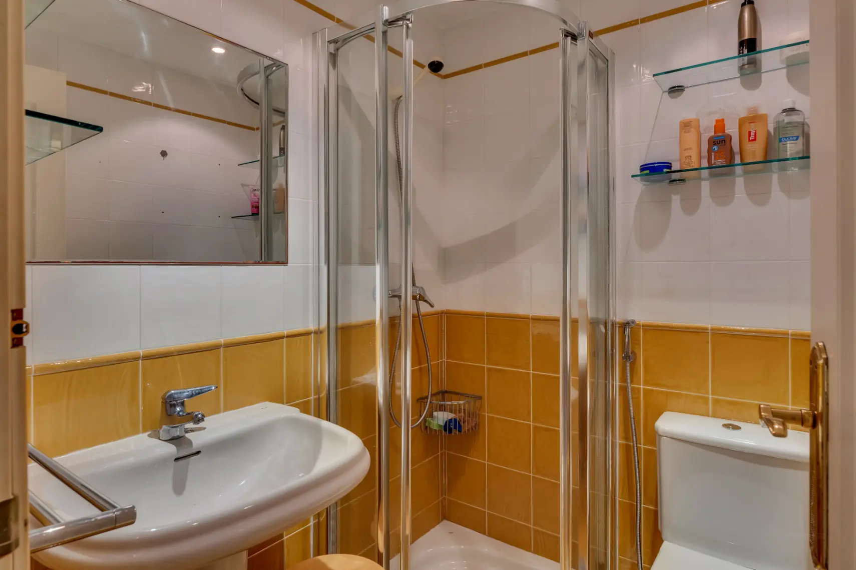 Apartment Of 90 M² With Terrace In Madrid, Spain