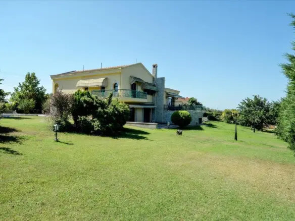 Villa Of 580 M² In The Suburbs Of Thessaloniki