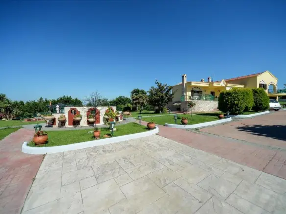 Villa Of 580 M² In The Suburbs Of Thessaloniki