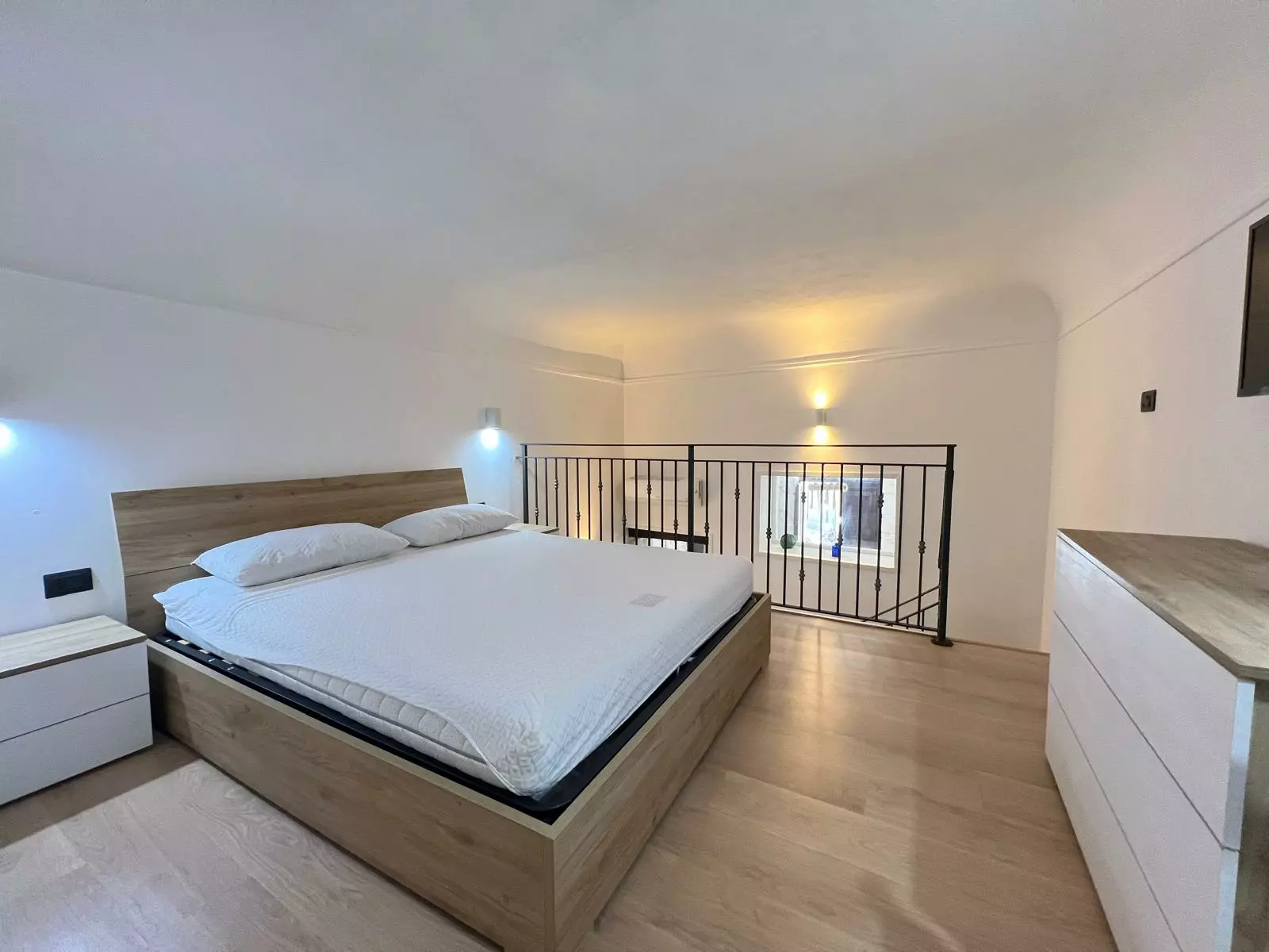 Apartment Of 85 M² With Balcony In Via Gorizia