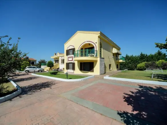 Villa Of 580 M² In The Suburbs Of Thessaloniki