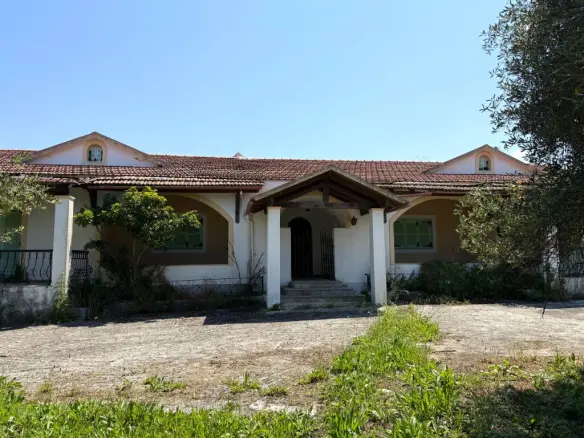 Complex Of 544 M² In Corfu
