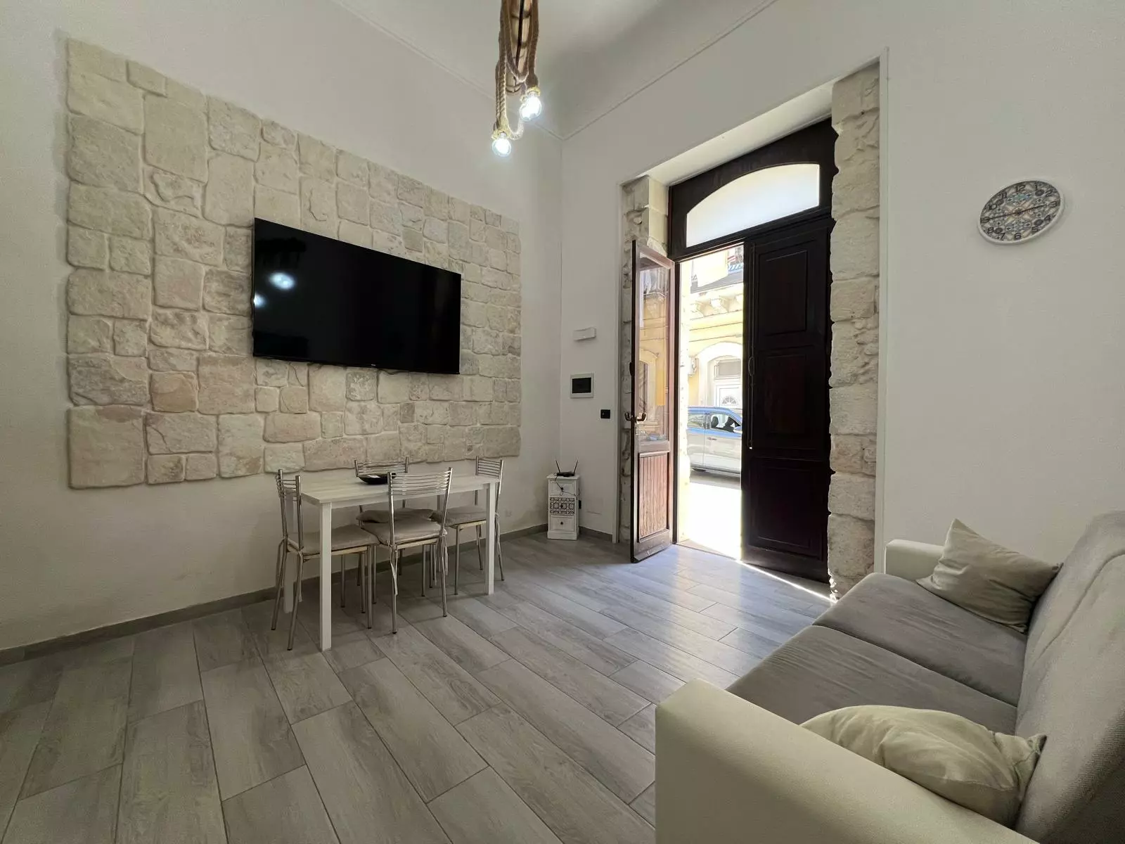 Apartment Of 85 M² With Balcony In Via Gorizia