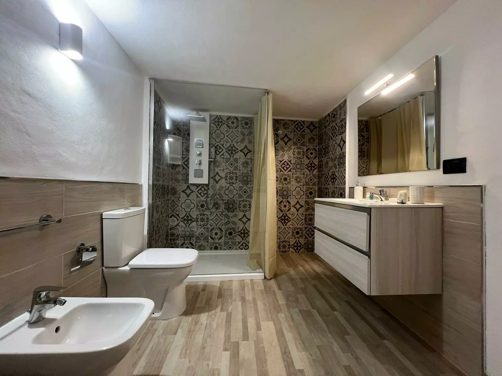 Apartment Of 85 M² With Balcony In Via Gorizia