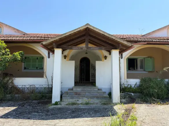 Complex Of 544 M² In Corfu