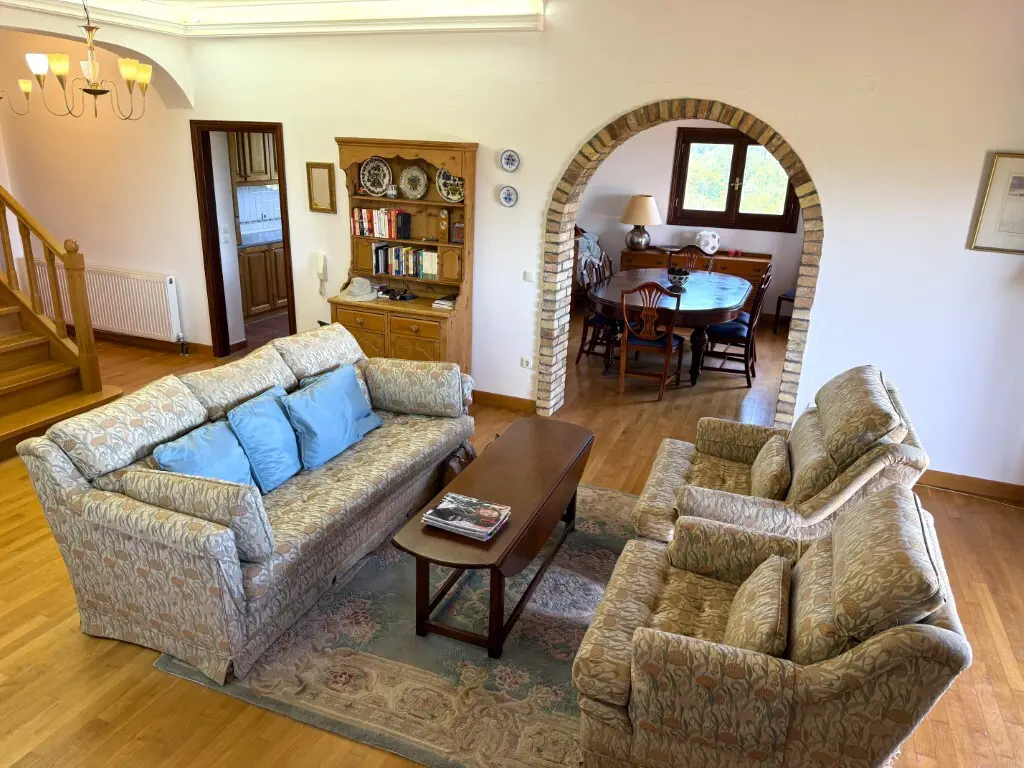 Villa Of 342 M² In Corfu