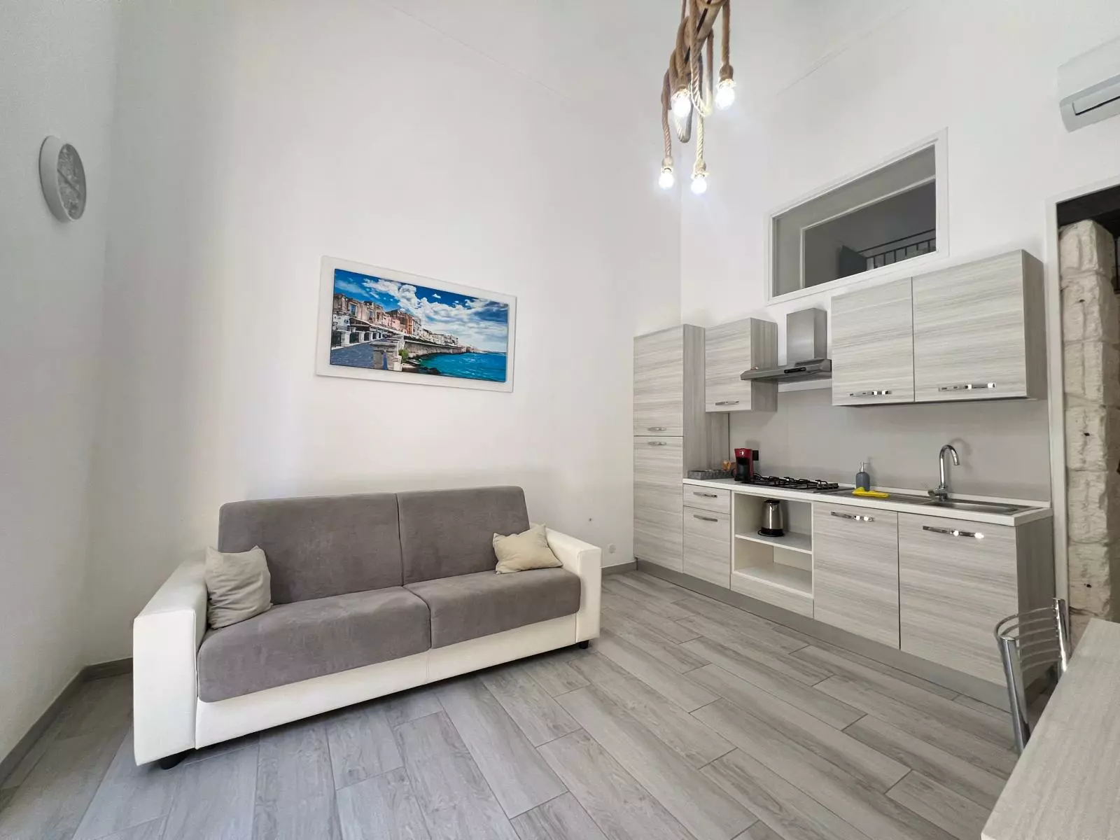 Apartment Of 85 M² With Balcony In Via Gorizia