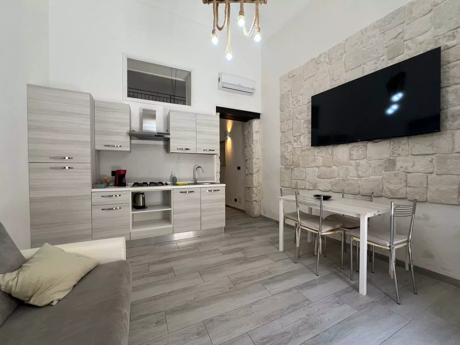 Apartment Of 85 M² With Balcony In Via Gorizia