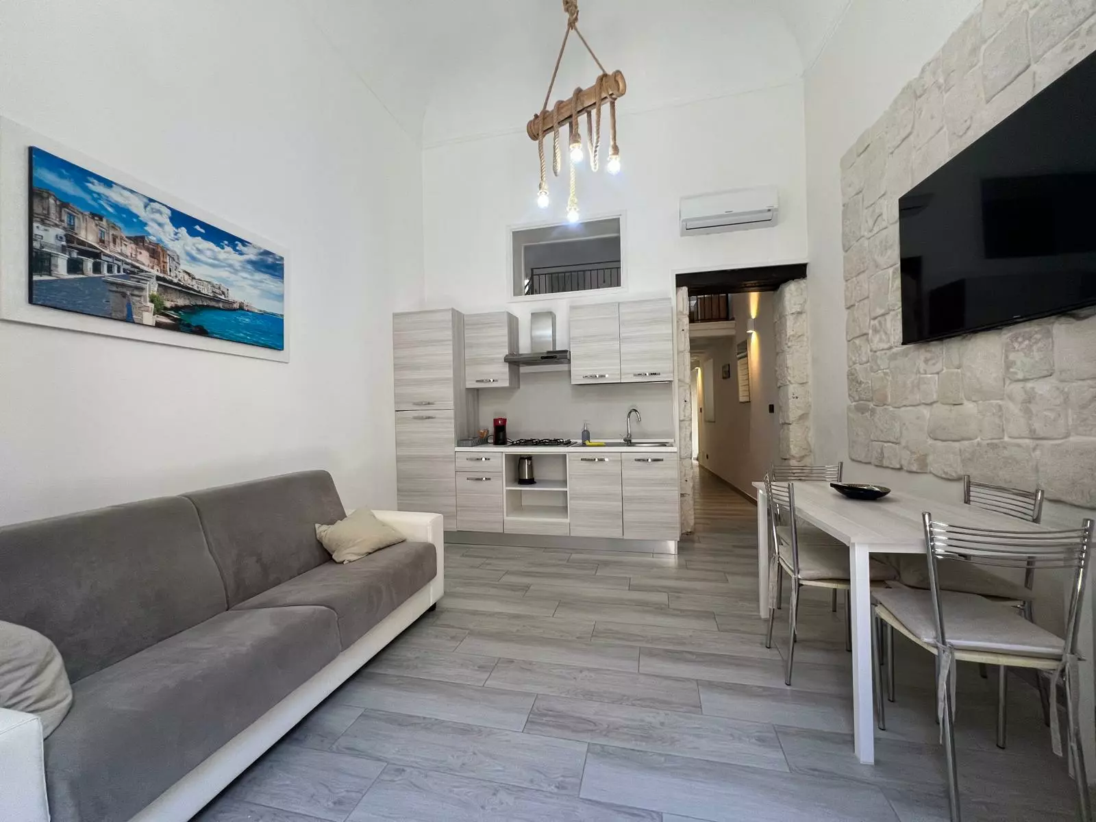 Apartment Of 85 M² With Balcony In Via Gorizia