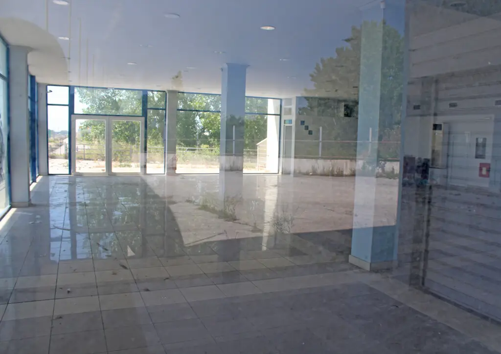 Commercial Property Of 1386 M² On The Olympic Coast