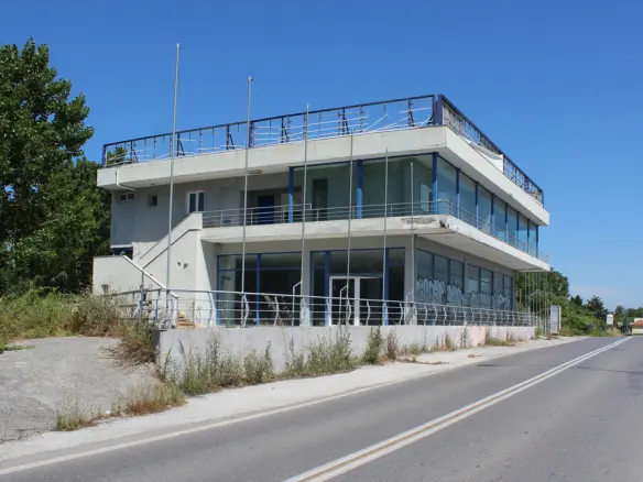 Commercial Property Of 1386 M² On The Olympic Coast