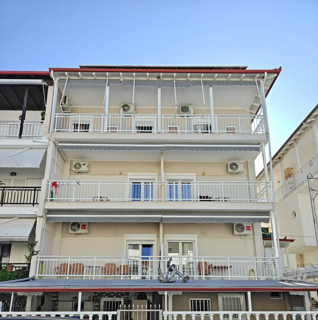 For Sale Hotel 820 M² On The Olympic Coast