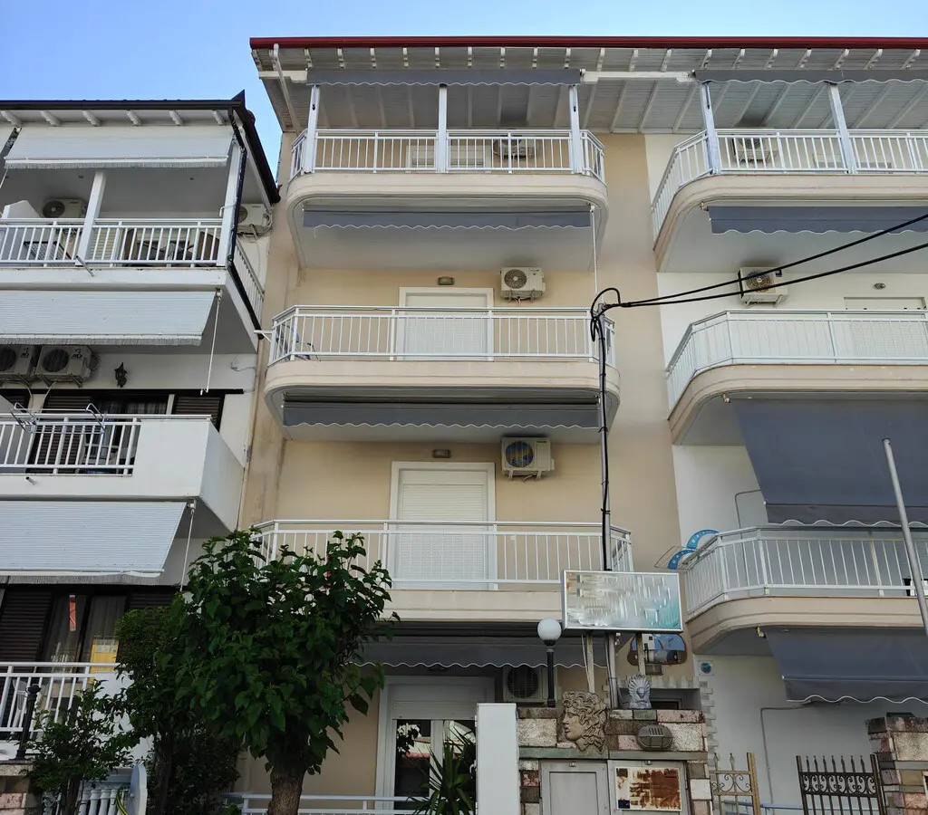Hotel Of 820 M² On The Olympic Coast