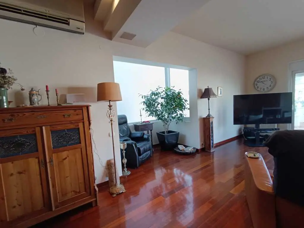 For Sale Flat 176 M² On The Olympic Coast