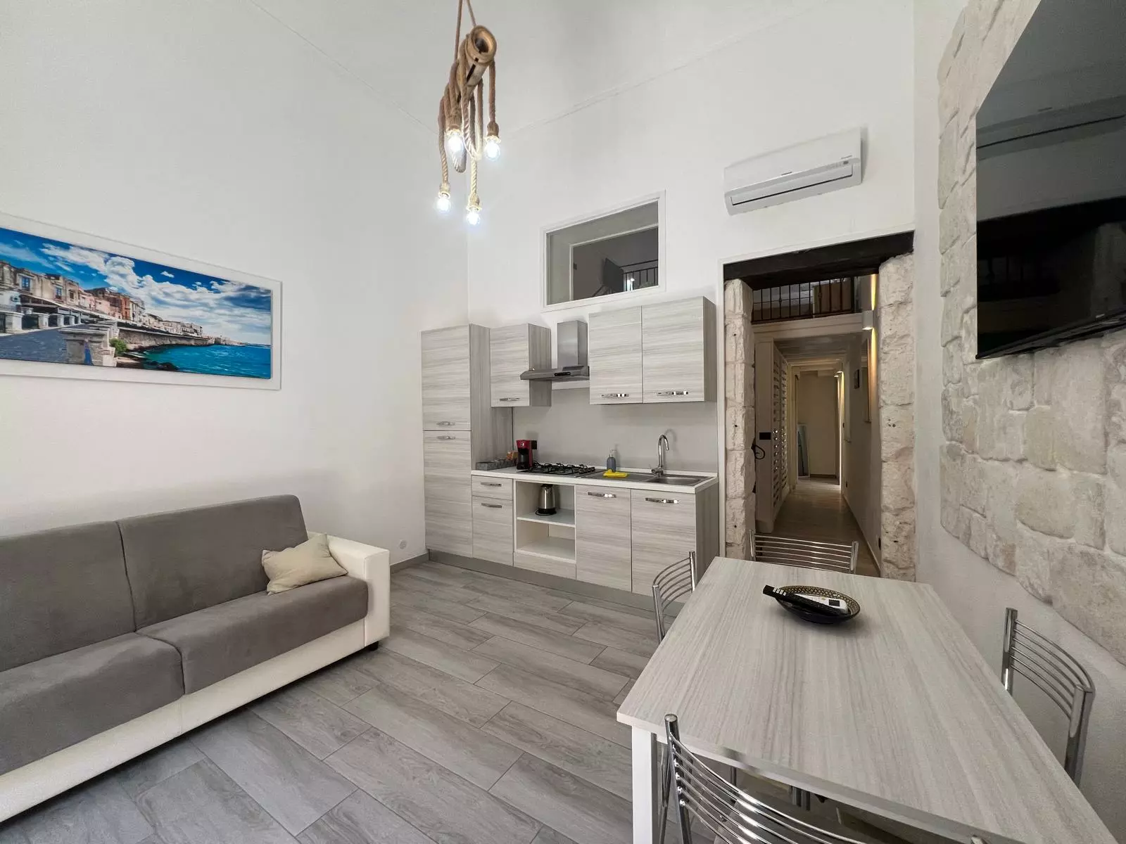 Apartment Of 85 M² With Balcony In Via Gorizia