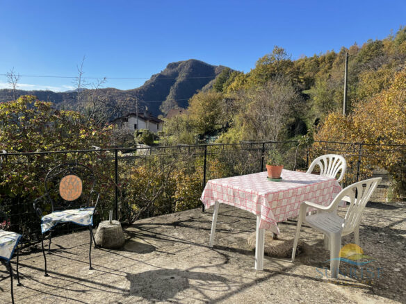 Detached House Of 150 M² With Garden In Salata Di Mongiardino