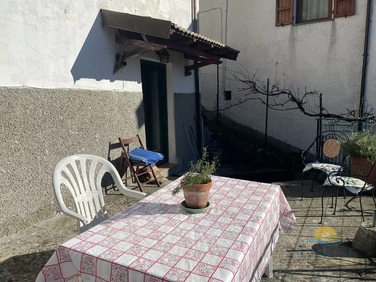 Detached House Of 150 M² With Garden In Salata Di Mongiardino