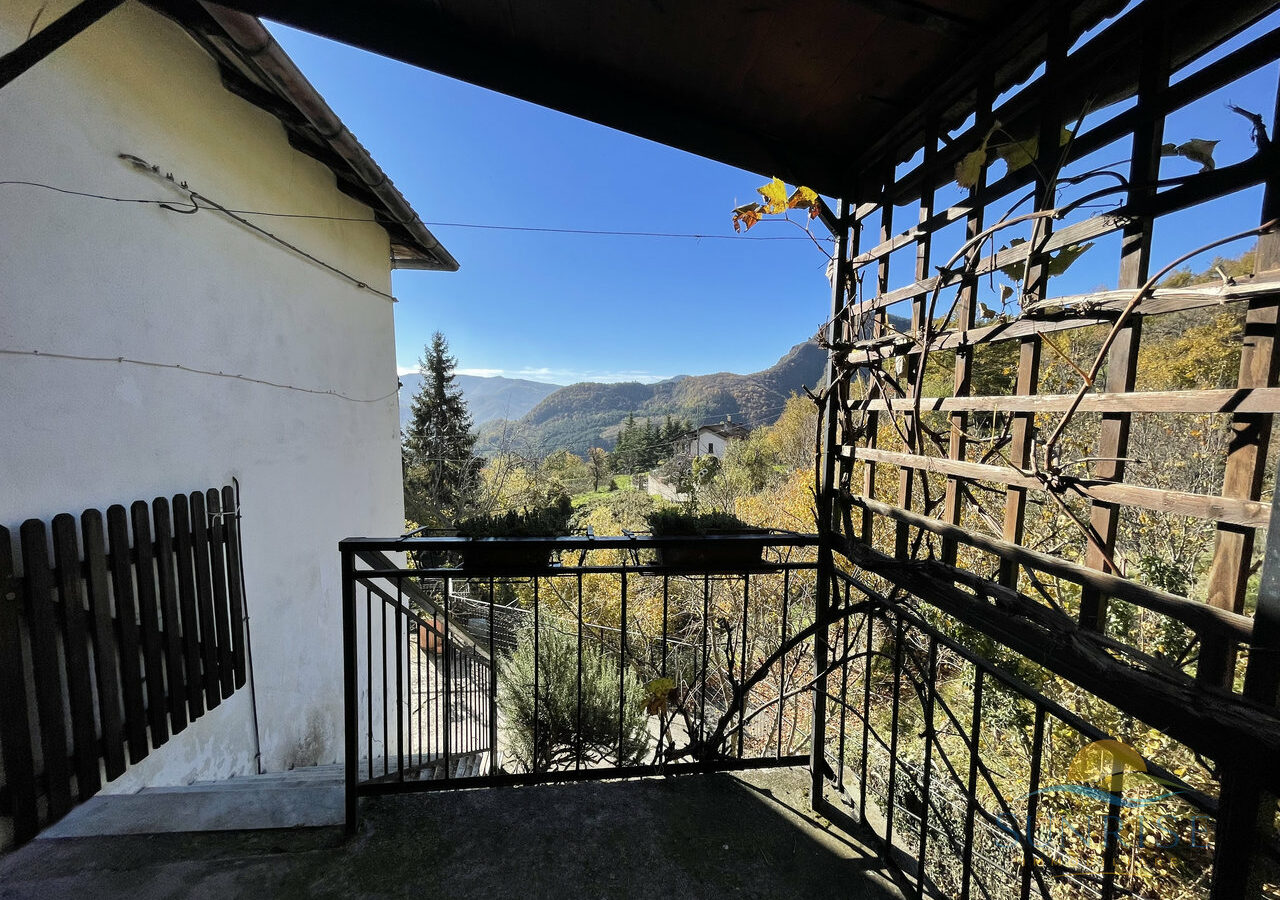 Detached House Of 150 M² With Garden In Salata Di Mongiardino