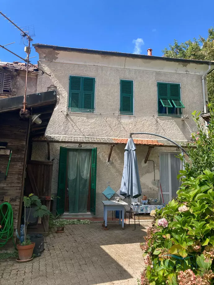 Detached House Of 150 M² In Borgo Fornari