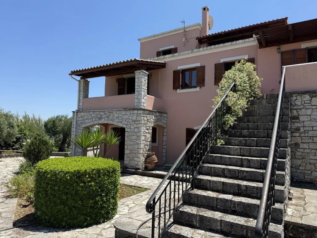Villa Of 342 M² In Corfu