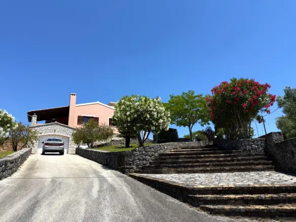 Villa Of 342 M² In Corfu