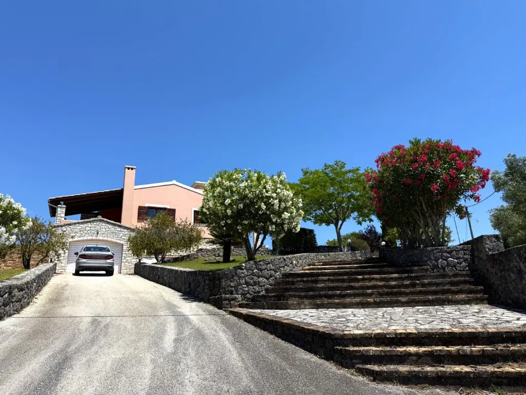 Villa Of 342 M² In Corfu