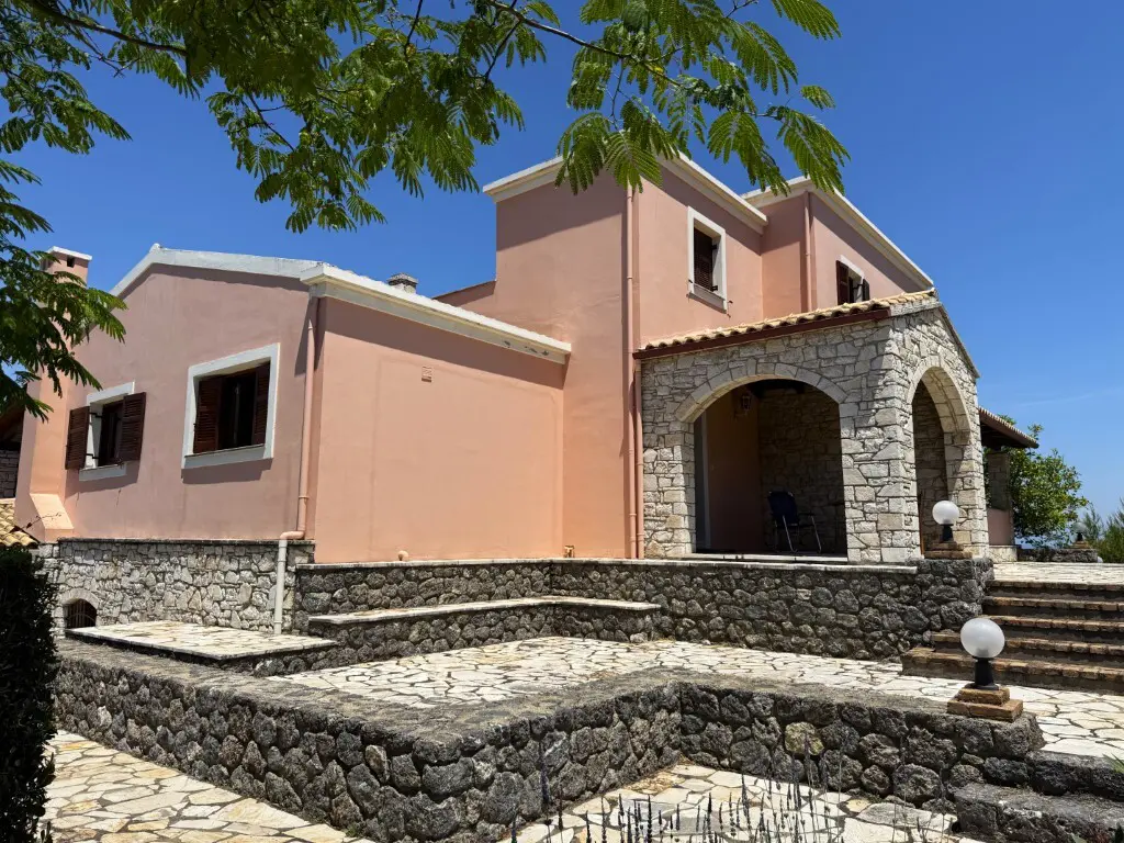 Villa Of 342 M² In Corfu