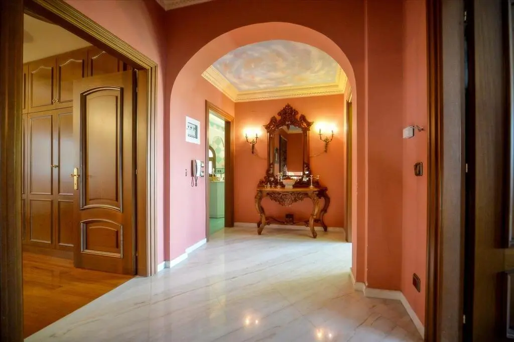 For Sale Villa 580 M² In The Suburbs Of Thessaloniki