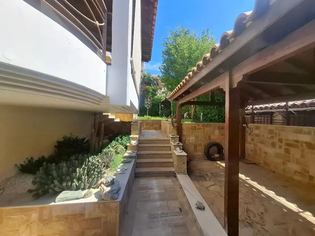 For Sale Detached House 253 M² In Athens