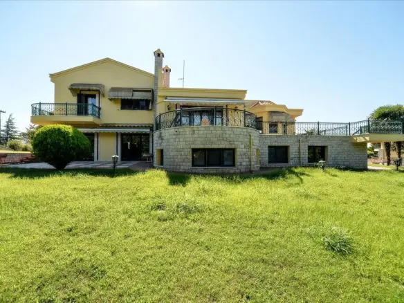 Villa Of 580 M² In The Suburbs Of Thessaloniki