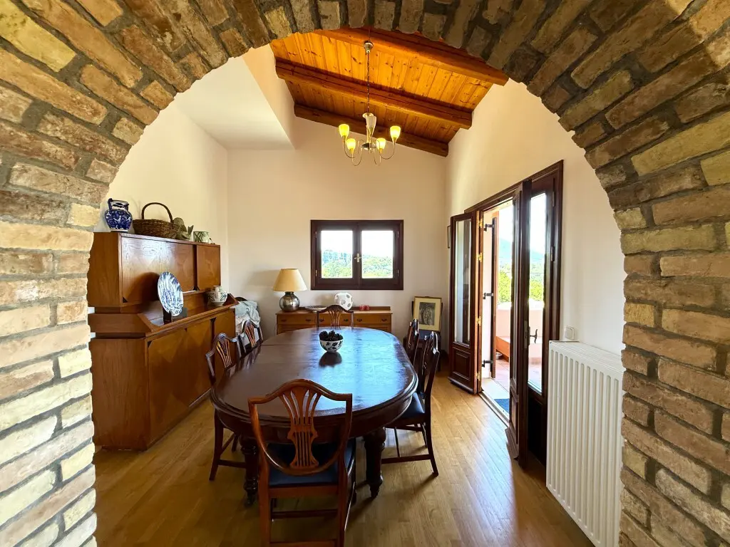 Villa Of 342 M² In Corfu