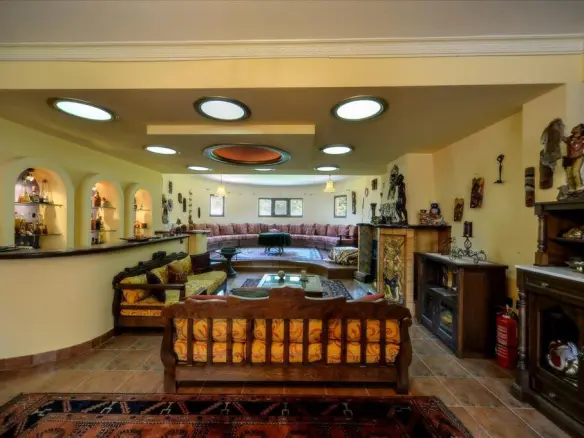 Villa Of 580 M² In The Suburbs Of Thessaloniki