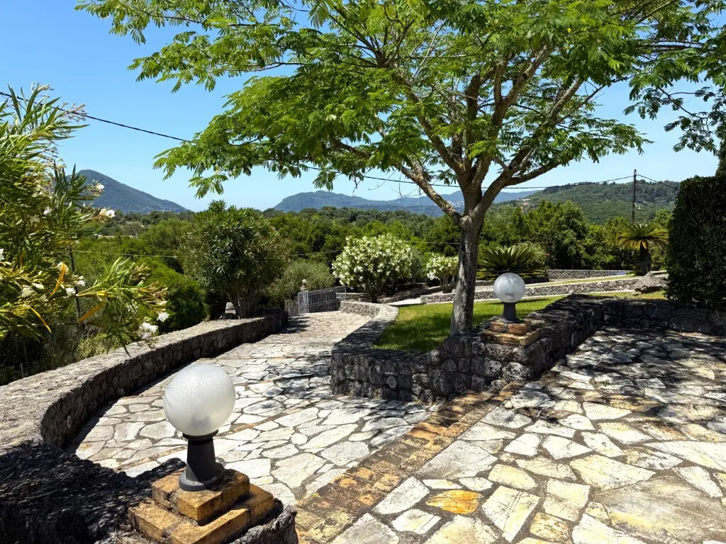 Villa Of 342 M² In Corfu