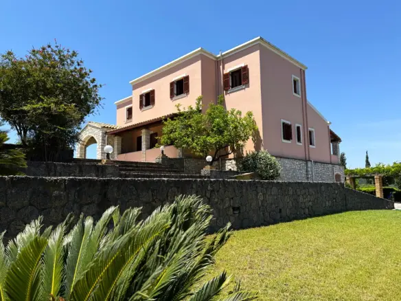 Villa Of 342 M² In Corfu