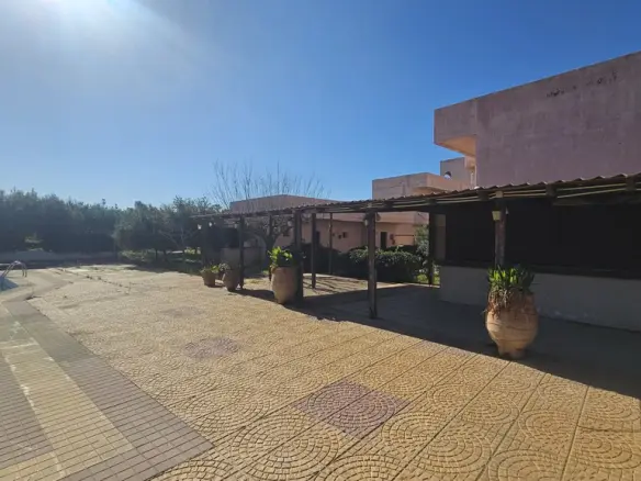 Hotel Of 970 M² In Crete